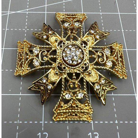 Kenneth J Lane KJL Maltese Goldtone Brooch Rotating Rhinestone Center - Picture 1 of 4